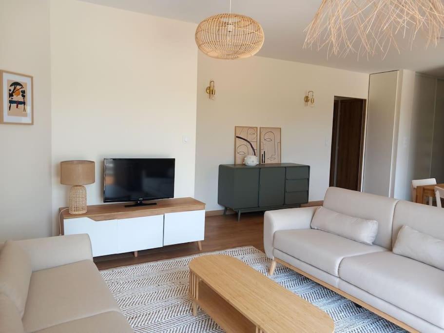 סן-ז'וליין-אן-בורן Maison Neuve Avec Piscine Chauffee, 4 Kms De Contis Plage מראה חיצוני תמונה